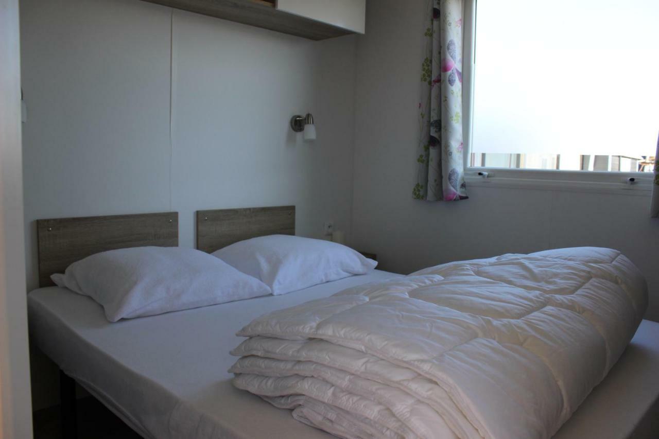 Caravan Middelkerke Hotel Bagian luar foto
